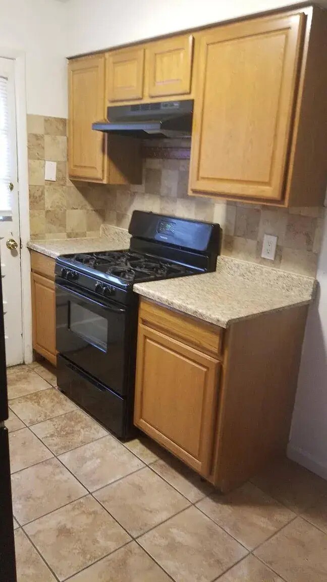 10728 Tropic Dr, Saint Ann, MO 63074 - photo 5