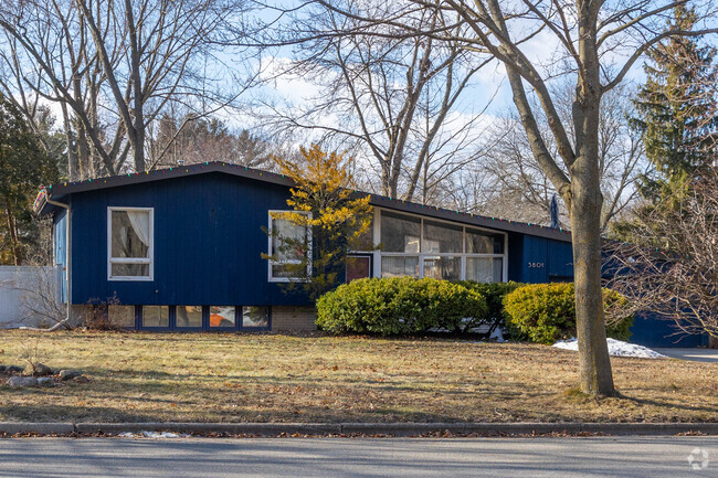 Here is a split level home in Meadowood.