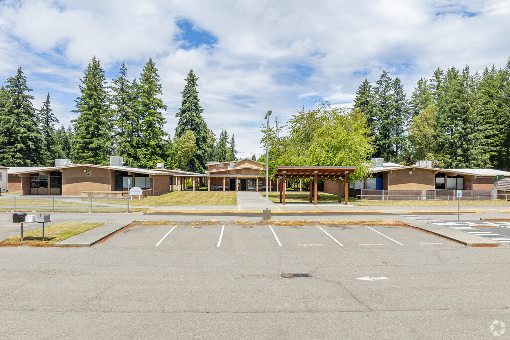 Niche.com gives Discovery Alternative HS an overall rating of C+.