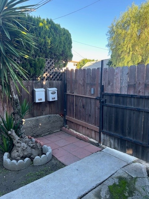 245 W Elm Ave unit 2 - Detached Home, Burbank, CA 91502 - photo 4