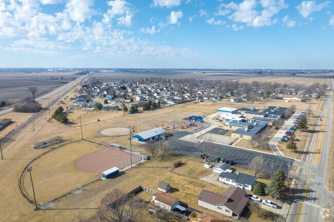 Argenta-Oreana Elementary School has 446 students in attendance.