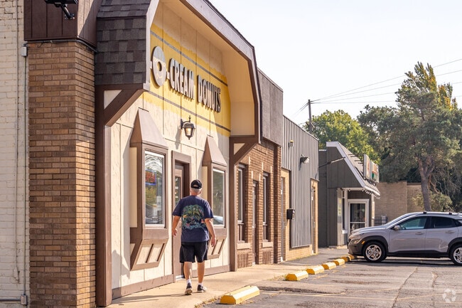 There are plenty of quick-service eateries in the neighborhood, like Mel-O-Cream Donuts.