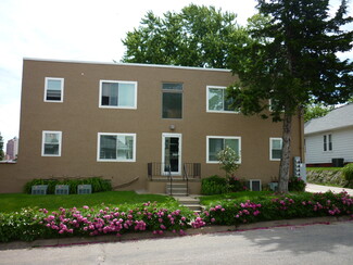 803 S 49th St, Omaha, NE 68106