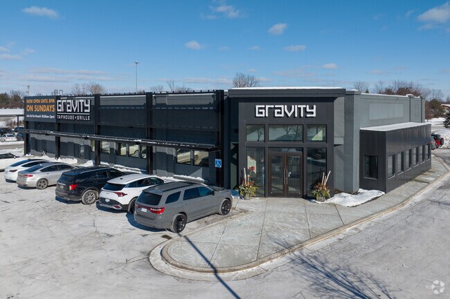 Gravity Tap House serves an assortment of tavern fare and craft brews in Michigan Oaks.