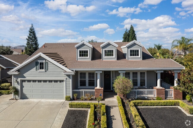 Kristopher Ranch offers spacious designs & breathtaking landscapes for a refined lifestyle.