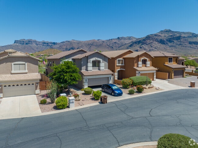 Townhome units in gated communities are also available throughout Gold Canyon, many with enclosed garages and gated front yards.