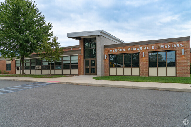 Memorial Elementary School is a highly rated public school in Emerson, New Jersey.
