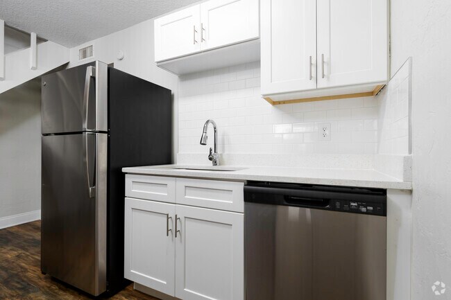 2BR, 2BA - 900SF - Kitchen