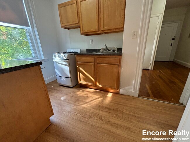 137 Chiswick Rd unit 12, Brighton, MA 02135 - photo 3