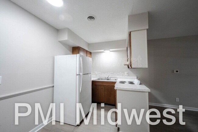 323 E 8th St unit B, Marion, IN 46953 - photo 5