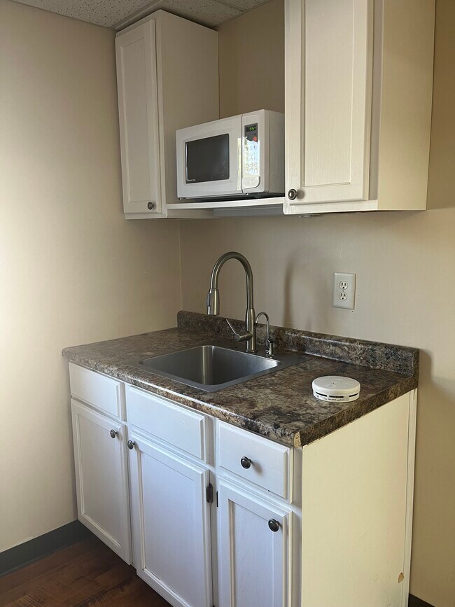 311 N 3rd Ave unit Two bedroom availabl, Wausau, WI 54401 - photo 4