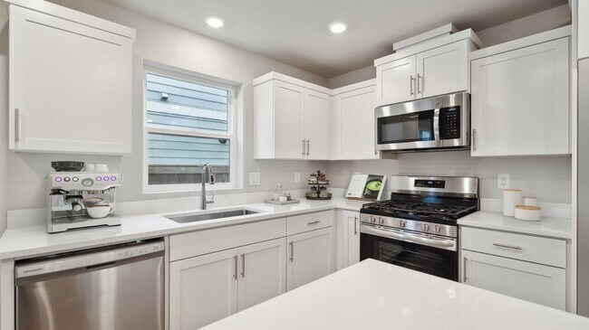 2702 Gunderson Ave unit 36040548, Woodburn, OR 97071 - photo 3