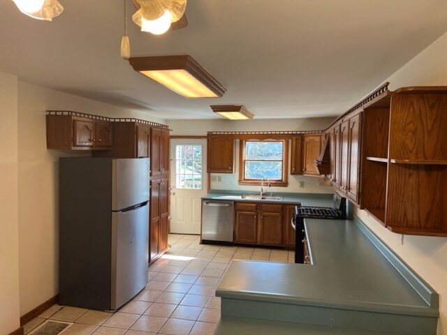 821 Charles Ave, Morgantown, WV 26505 - photo 6