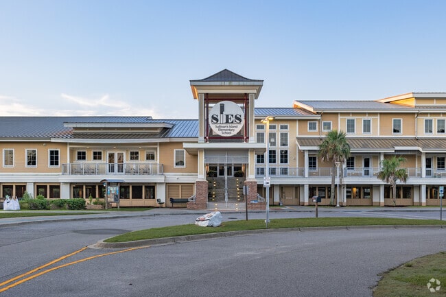 The Sullivan's Island Elementary School serves the surrounding areas of Sullivan's Island, SC.