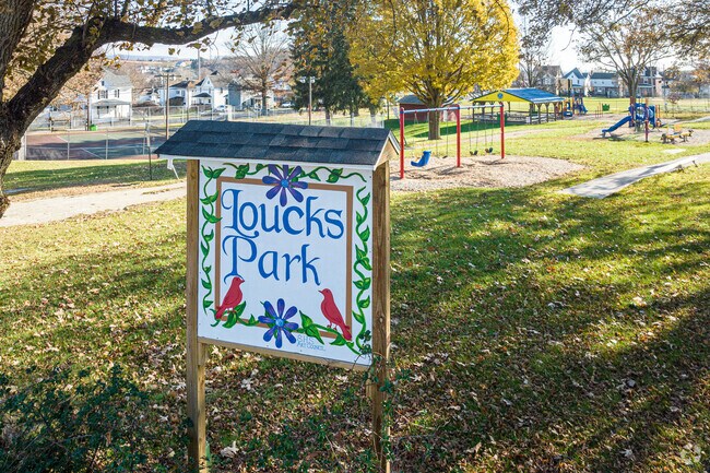 Loucks Park is suitable for walking, and features sports facilities such as basketball courts.