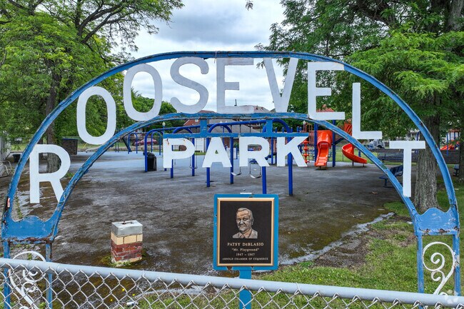 Roosevelt Park is located in Arnold.