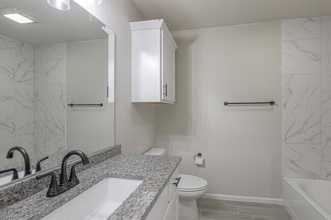 8368 Greentree Dr, Lenexa, KS 66227 - photo 6