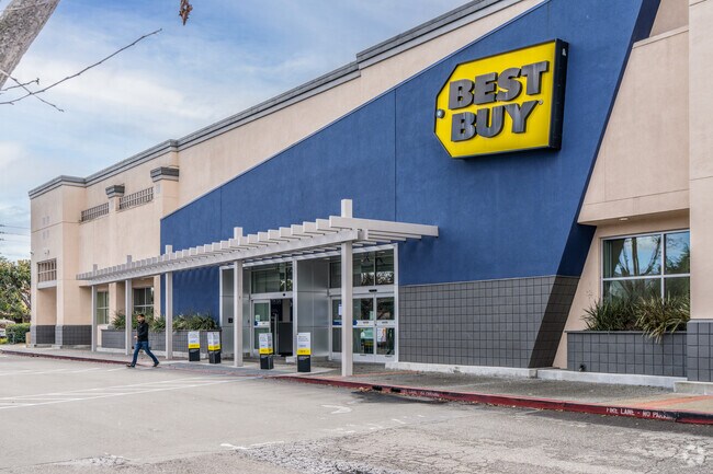 Best Buy offers members rewards when purchasing items.