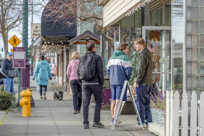 Cedarbrook Lavender & Herb Farm Gift Shopping with friends in Sequim WA.