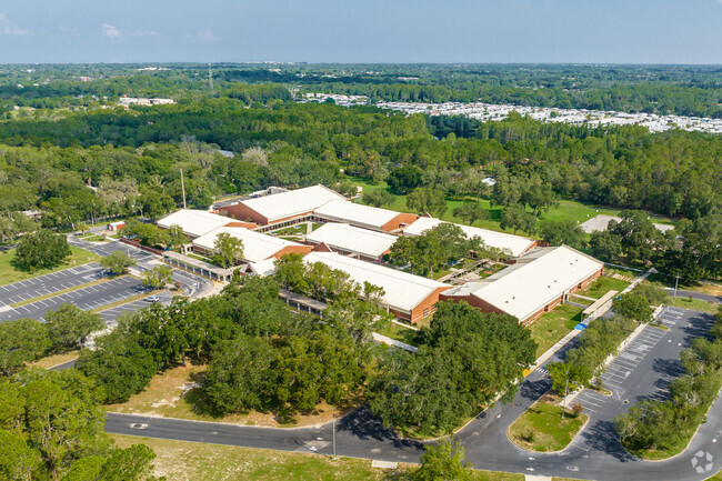 Cotee River Elementary has many housing options close by in New Port Richey.