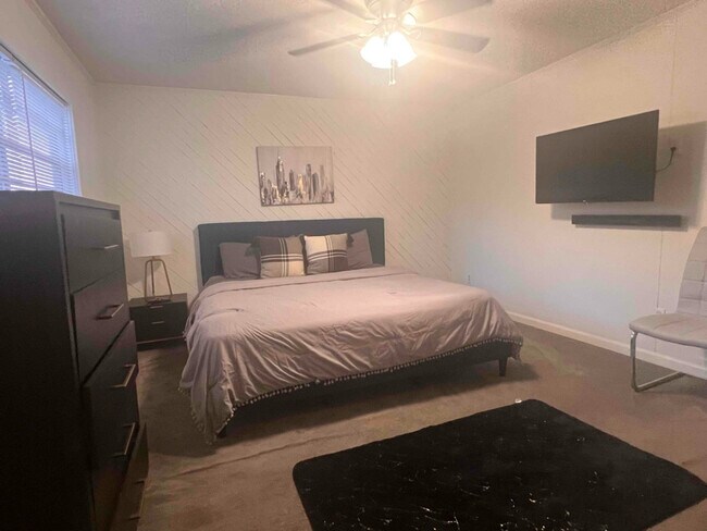 4701 Flat Shoals Rd, Union City, GA 30291 - photo 5