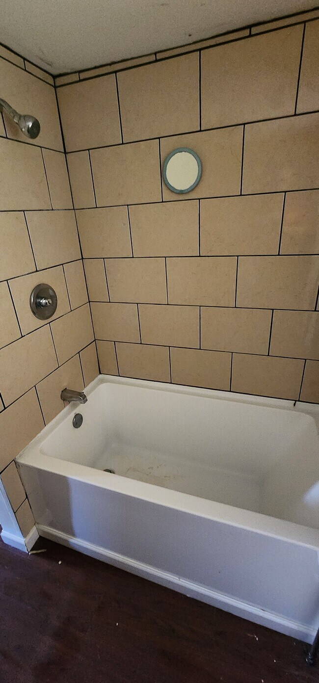 274 N Main St unit Apartment 3, Gloversville, NY 12078 - photo 5