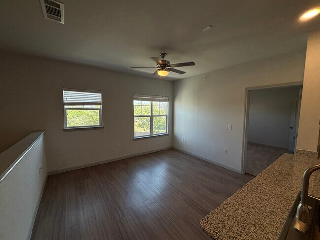 950 Fm2001 unit b2, Buda, TX 78610 - photo 4
