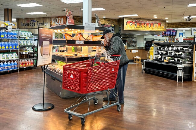 ShopRite in Carteret makes family shopping easy with fresh food and daily essentials.