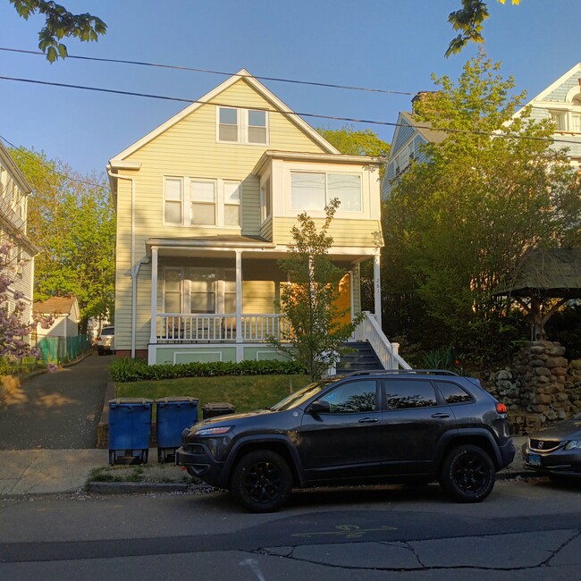 Front Entrance & Driveway