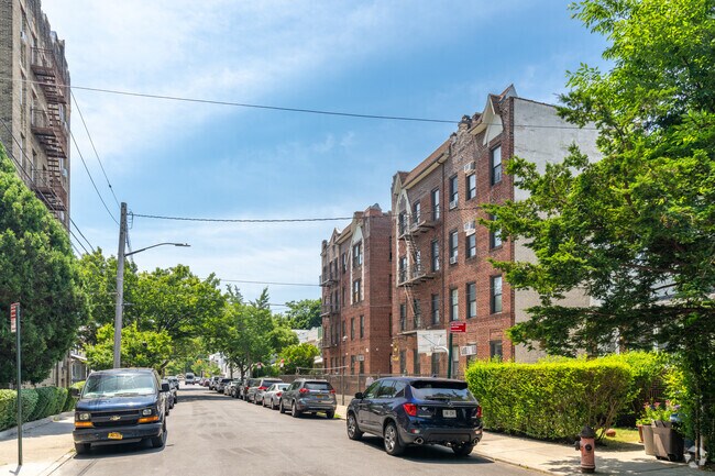 Yeshiva Vyelipol has students in grades 9-12 in Brooklyn