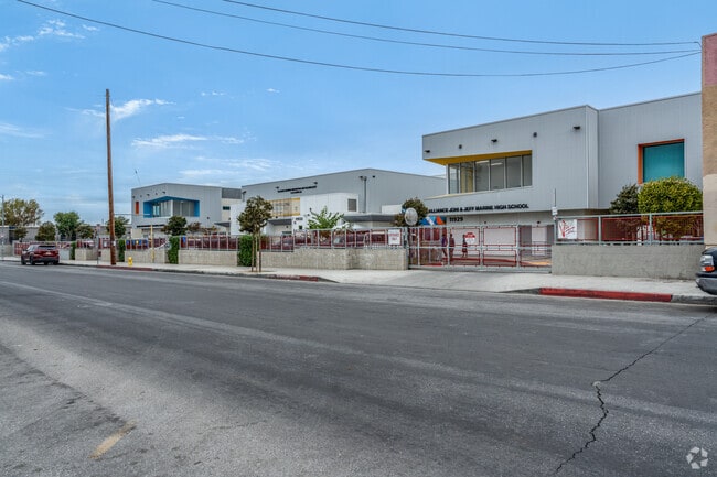 Alliance Marine Innovation & Technology Complex has 1,028 students.