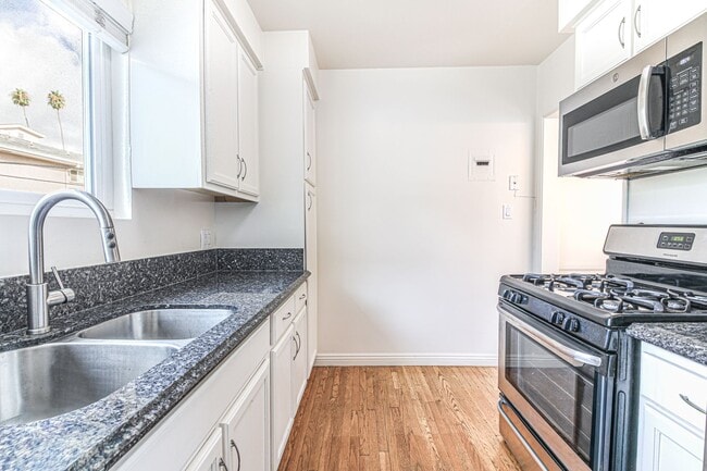 1801 N Harvard Blvd unit 8, Los Angeles, CA 90027 - photo 2