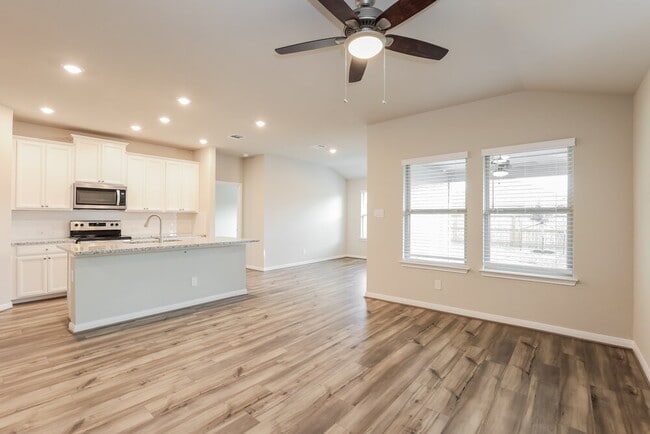 1239 William Crest, New Braunfels, TX 78130 - photo 4