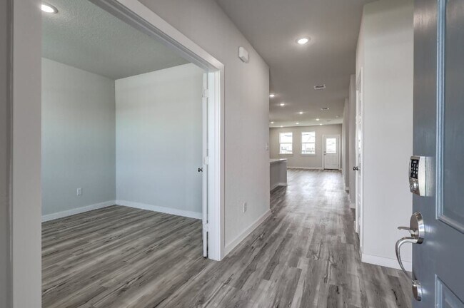 8107 Champion Creek, San Antonio, TX 78252 - photo 2