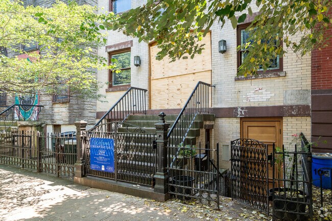 Main entrance to Yeshiva Bnos Ahavas Israel.