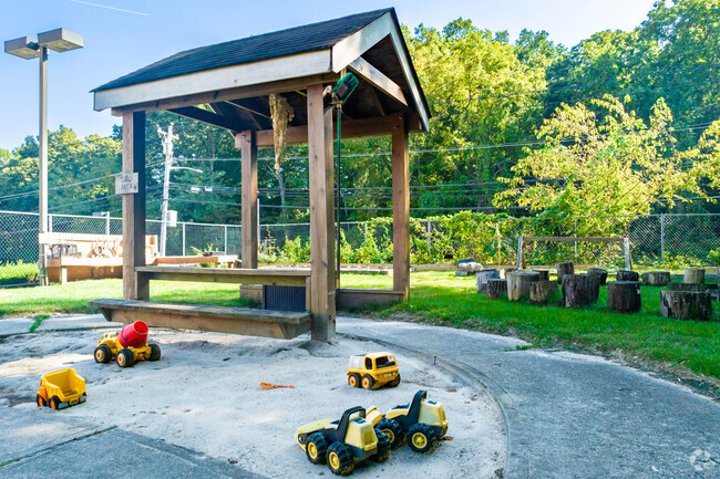 Kids at the Hebrew School of Dix Hills love to take a break of learning to play outside.