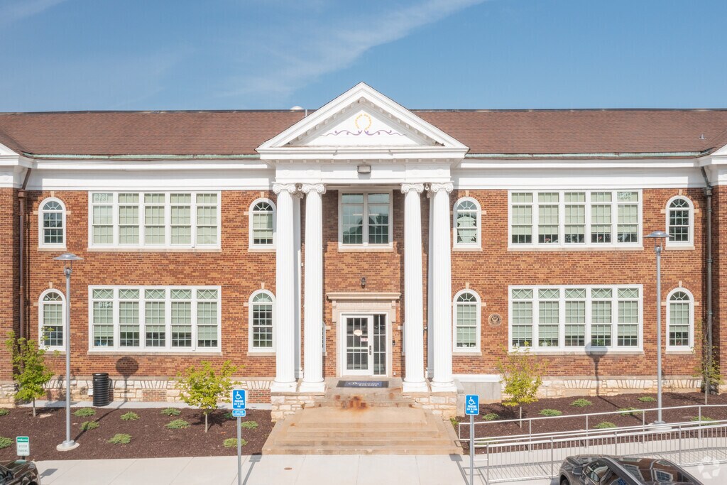 Brentwood High School prepares children of Brentwood for further education.