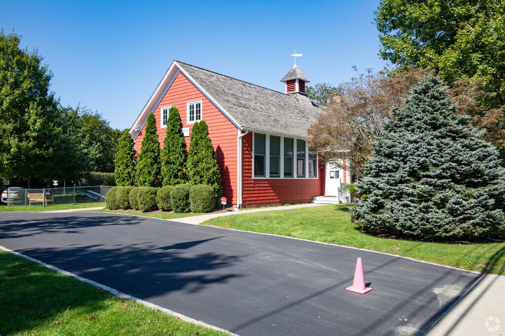Sagaponack School is a public institution.