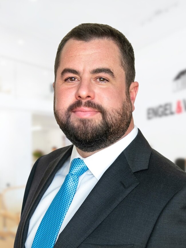 Agent Photo