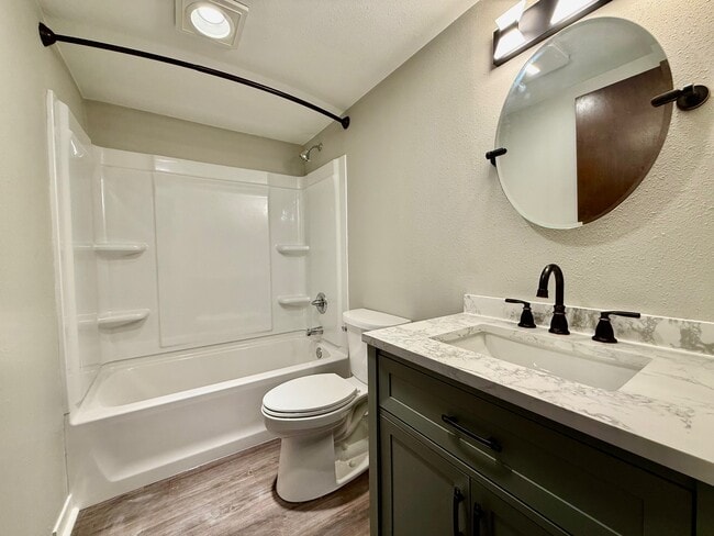 1909 Harrow Rd, Waterloo, IA 50701 - photo 7