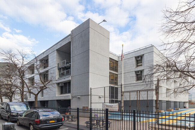 M964 Central Park East II is a stalwart of the community.