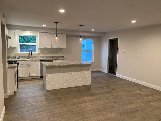 1805 S Franklin St, Irving, TX 75060 - photo 2