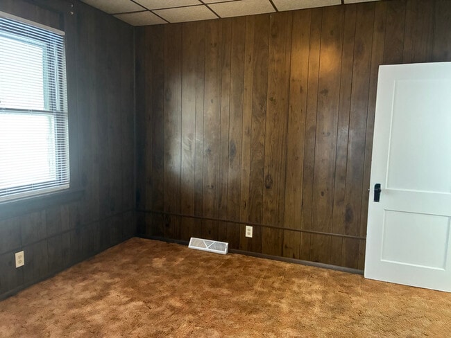 305 E Meade Ct, Luverne, MN 56156 - photo 5