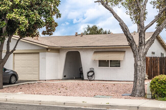 Home prices range from $200,000 to $300,000, with sizes starting at 800 on up to 1,200 square feet in Valle Hermosa.