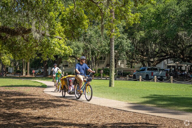 Enjoy your family bike ride on the pave trail trails of Sea Pines.