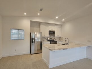 1321 S Ventura Rd, Oxnard, CA 93033