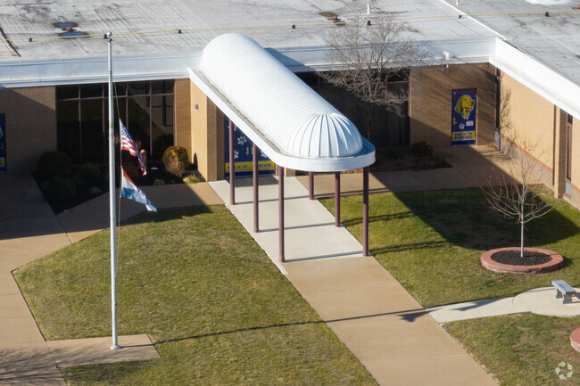Richard Simpson Elementary School in Arnold, MO prioritizes learning and collaboration.