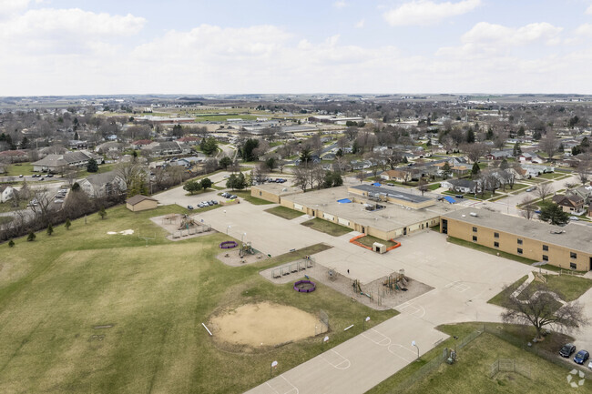Waunakee Heritage Elementary School is located at 501 South Street.