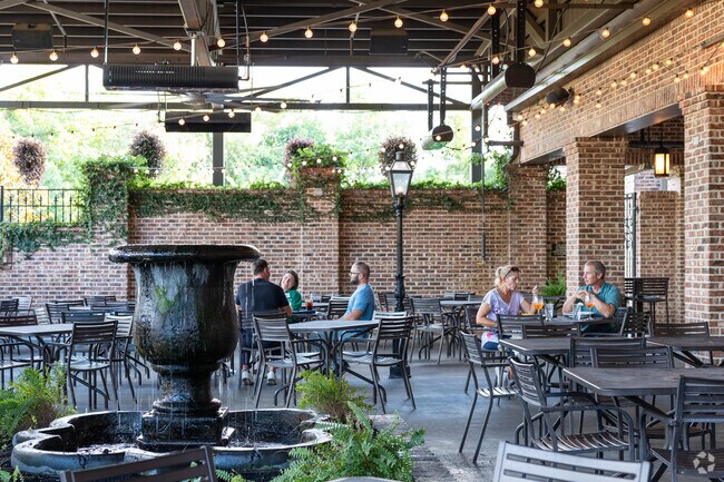 You can find large terrace dining areas also in The Highlands.