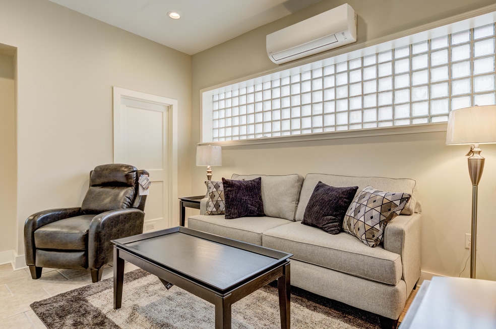 1511 Walnut St unit 4, Vicksburg, MS 39180 - photo 1